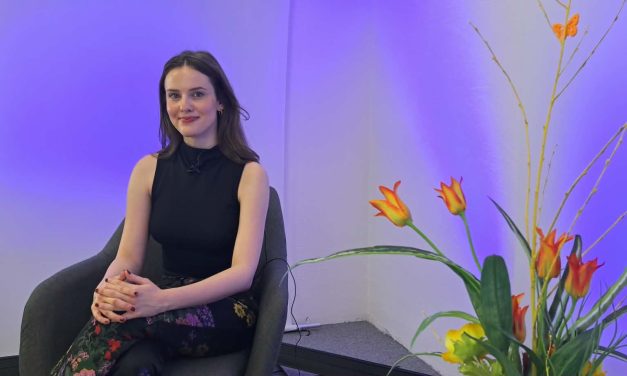 V nocojšnji oddaji “Med nami povedano” bo gostja Tita Šnajder – Ormožanka v Parizu