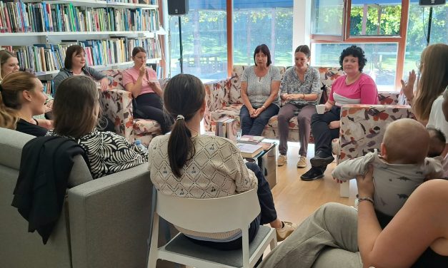 Med aktivnostmi za pridobitev naziva “Dojenju prijazno mesto” tudi srečanje mamic…